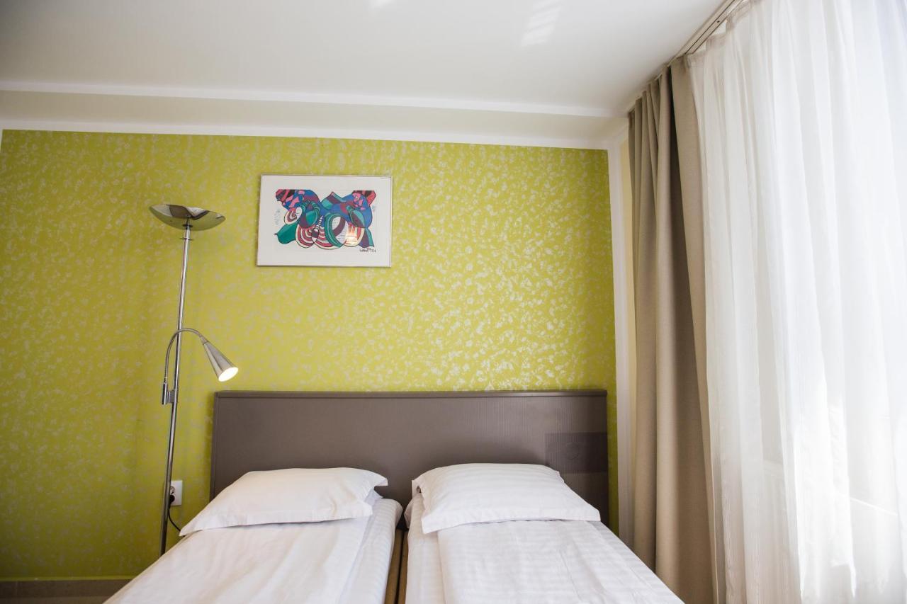 Hotel Seneca Baia Mare Exterior photo