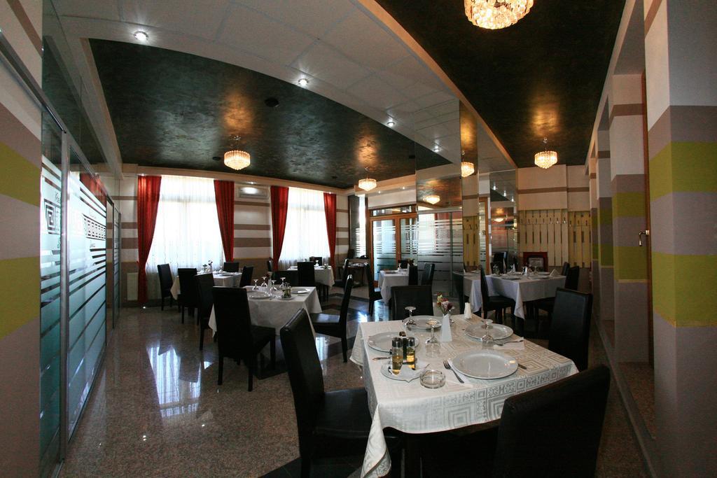 Hotel Seneca Baia Mare Exterior photo