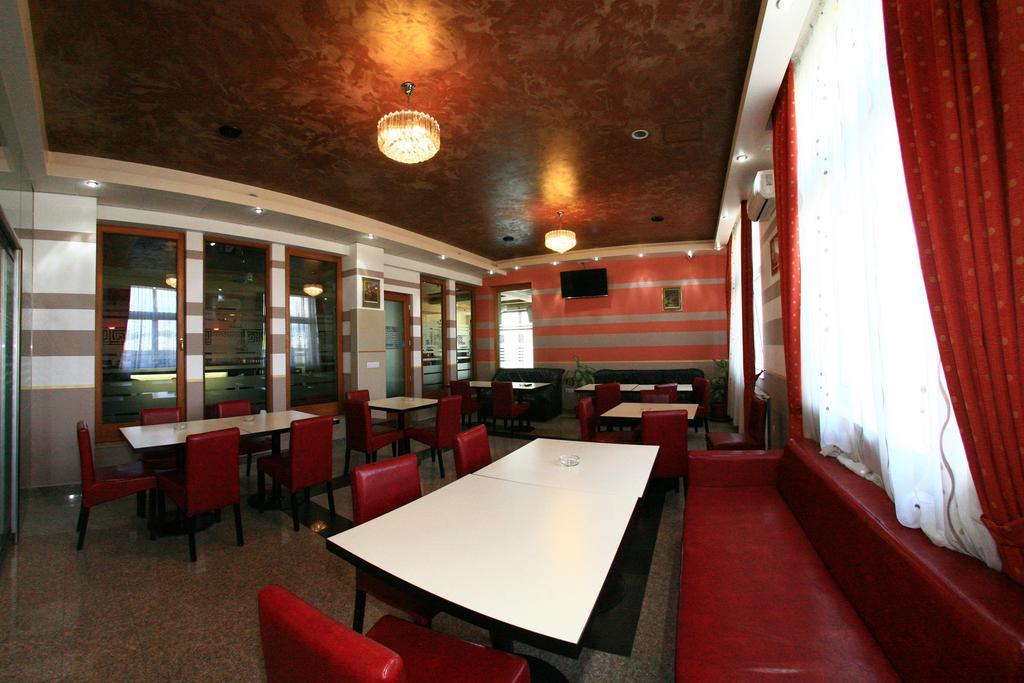 Hotel Seneca Baia Mare Exterior photo