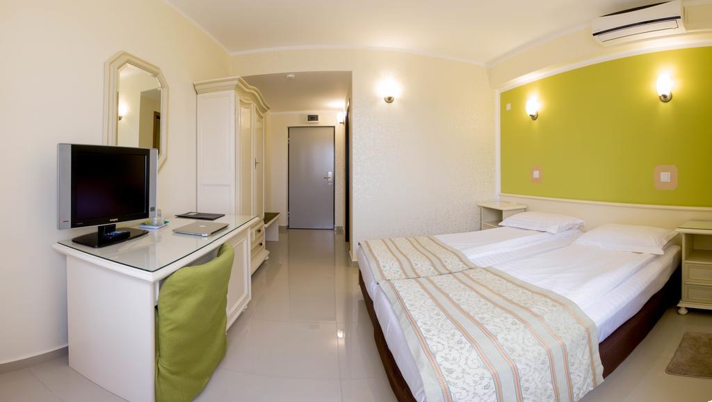 Hotel Seneca Baia Mare Exterior photo