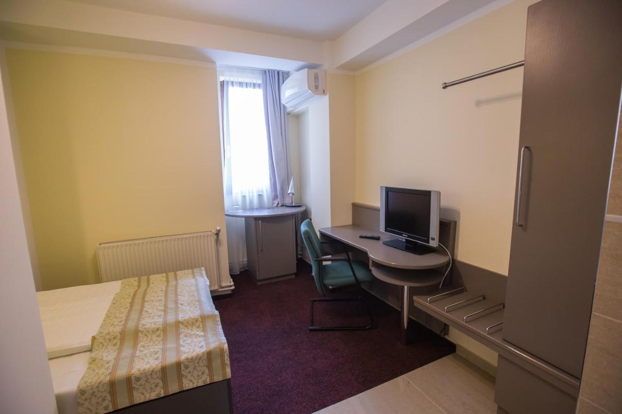 Hotel Seneca Baia Mare Exterior photo
